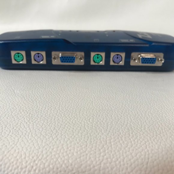 Zonet KVM3004 4-port KVM Switch Without VGA Monitor Cables - Picture 2 of 8